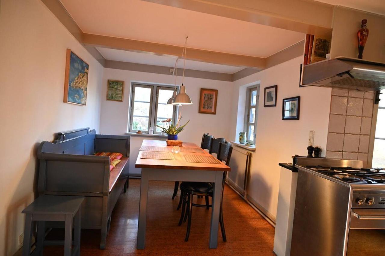 Vaerelser I Historisk Hus Med Sjael Og Atmosfaere Helsinge Exterior foto