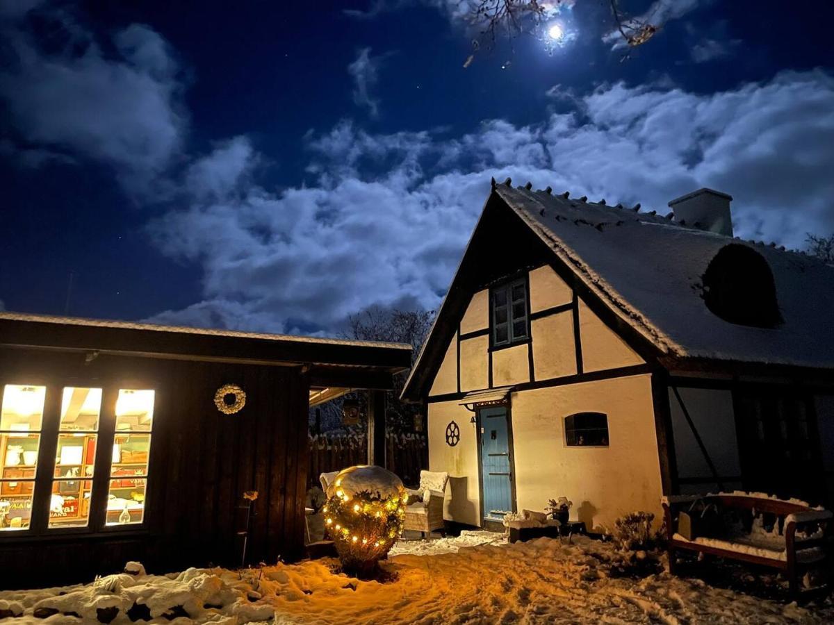 Vaerelser I Historisk Hus Med Sjael Og Atmosfaere Helsinge Exterior foto