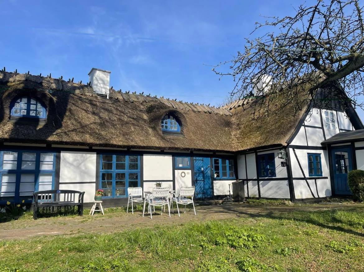 Vaerelser I Historisk Hus Med Sjael Og Atmosfaere Helsinge Exterior foto