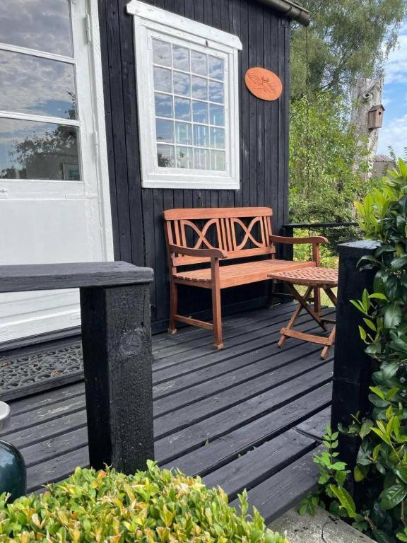 Vaerelser I Historisk Hus Med Sjael Og Atmosfaere Helsinge Exterior foto