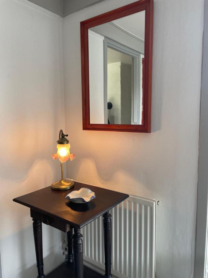 Vaerelser I Historisk Hus Med Sjael Og Atmosfaere Helsinge Exterior foto
