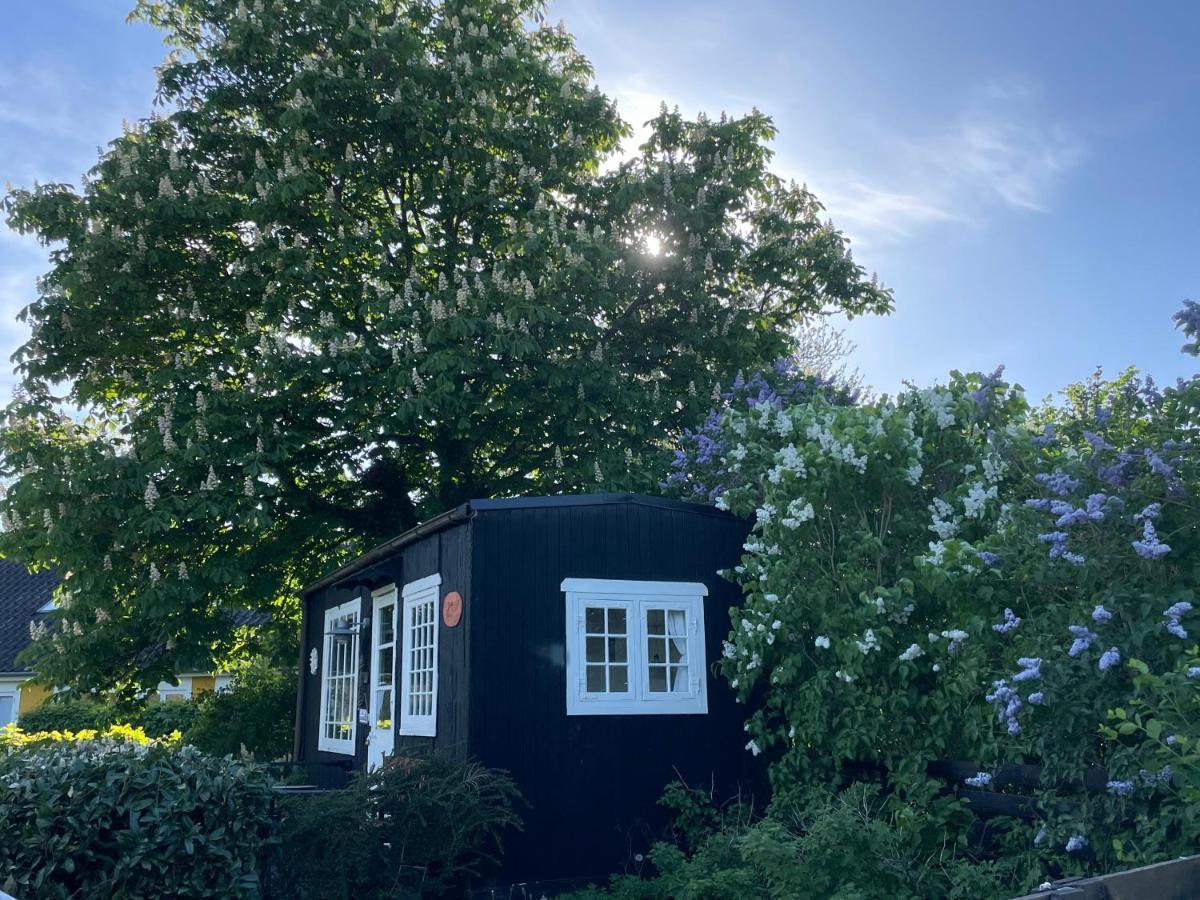 Vaerelser I Historisk Hus Med Sjael Og Atmosfaere Helsinge Exterior foto