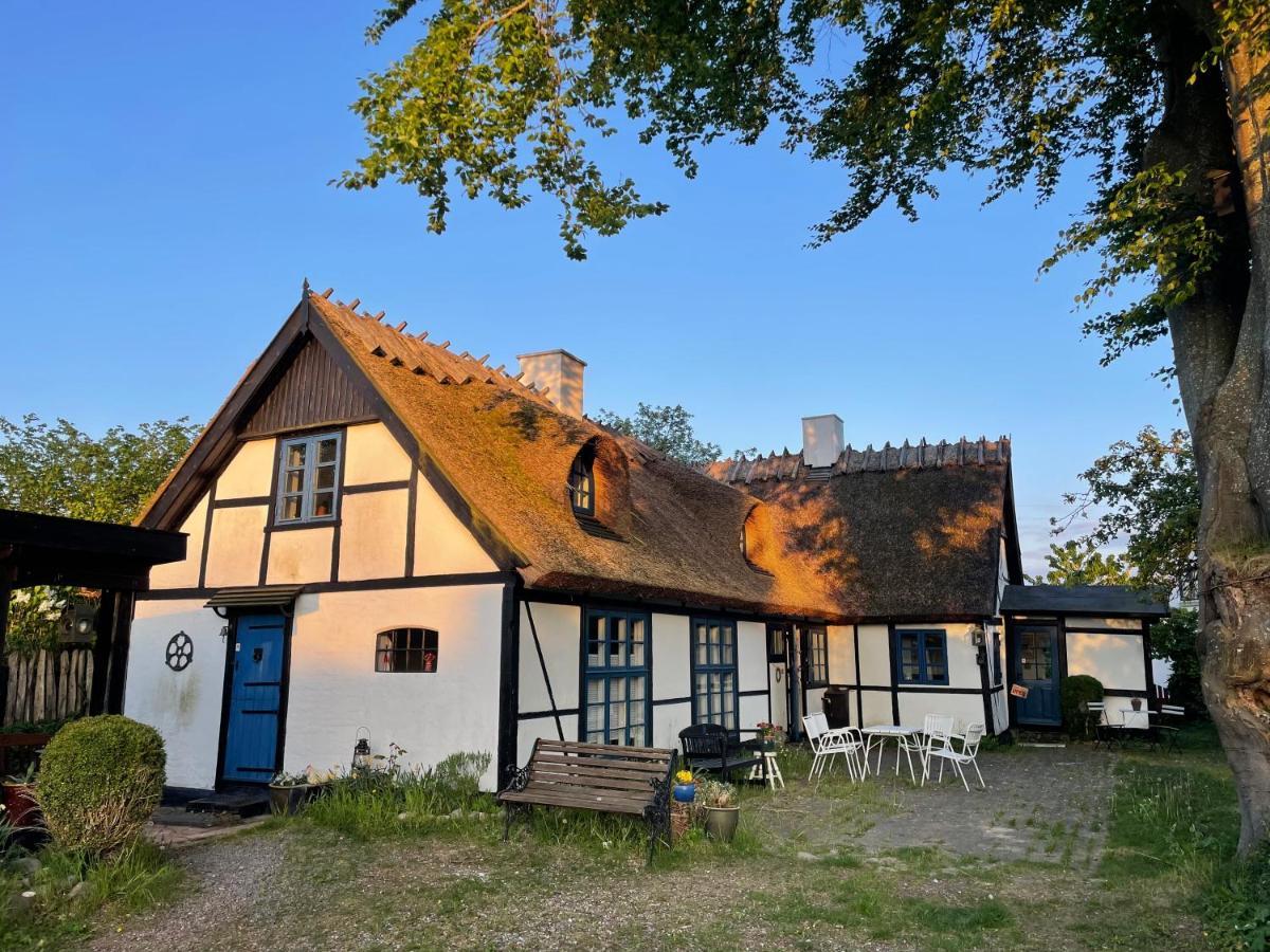 Vaerelser I Historisk Hus Med Sjael Og Atmosfaere Helsinge Exterior foto