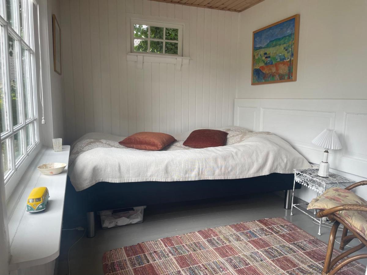 Vaerelser I Historisk Hus Med Sjael Og Atmosfaere Helsinge Exterior foto